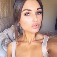 Rachael Coles's Instagram, Twitter & Facebook