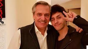 La internauta, que se hace llamar rena (@supernovabloom), se hizo pasar por la hija del presidente alberto. La Revolucion De Les Hijes Ya Es Un Tema De Estado Mercedes Television