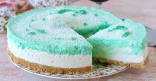 Besonders im sommer, wenn jeder auf stunden am heißen herd gerne verzichtet, sind unsere kuchen ohne backen eine tolle option. Erfrischende Waldmeister Philadelphia Torte Einfach Nur Lecker