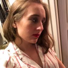 Toriah (@headlessteacup)