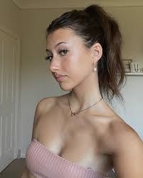 Ella Burleigh's Instagram, Twitter & Facebook