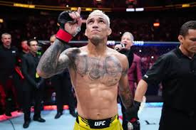 Charles Oliveira Accepts Holloway’s Point-Down Challenge