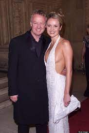 In 1974 he wed lynne webster until they got divorced in 1990 before famously marrying amanda holden in 1995. Britain S Got Talent S Amanda Holden Makes Les Dennis Fat Jibe Huffpost Uk