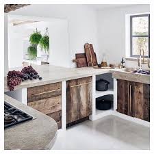 La Parfaite Cuisine Du Beton Cire Oui Encore Mais Bon On Aime Ca Nan Du Bois De Recuperation Evier Pierre Petit Stockage De Cuisine Cuisine Beton