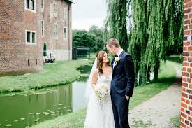 Das schloss raesfeld, oder genauer, das wasserschloss raesfeld liegt am niederrhein in dem wunderschönen örtchen raesfeld und hier kann man heiraten und hochzeit feiern. Hochzeitslocation Schloss Raesfeld Hochzeitsfotograf Mainz Wiesbaden Georgij Shugol