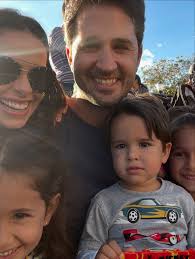 🎉 Feliz 40 anos, meu amor! 🎂✨ @diogomacknight Hoje é dia de celebrar essa  pessoa maravilhosa, de bem com a vida, que transforma qualquer lugar em um  espaço mais leve e divertido.