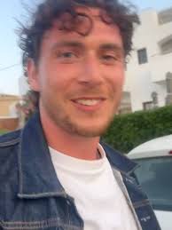 Jeg sidder bare her og er ked af det. Fattig på ord, rig på følelser.  Minder der stimler sammen bag tårer, smil og taknemmelighed. Du viste mig  dit Frankrig og Spanien og