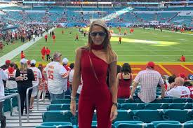 The real reason the ines sainz story has gained traction is because media outlets can show the following pictures ad infinitum (ass infinitum?). Ines Sainz Tuvo Problemas Durante El Super Bowl Otra Vez Siete24