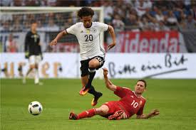 Leroy sané is a german professional soccer player known for his successful career. Gute Gene Und Einen Bewunderer