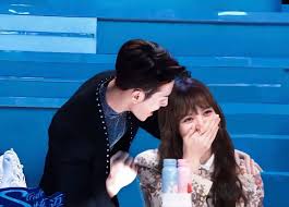 Here's a little snippet of jackson being friends with somi and blackpink lisa. Jacklisa