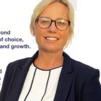 Jennifer Tomkins's Instagram, Twitter & Facebook