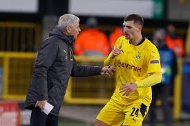 Ihre freundin vera hat sie zum essen eingeladen. Meunier Verletzt Bvb In Der Champions League Ohne Den Stammspieler Ligalive