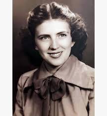 Sheridan Lee's Instagram, Twitter & Facebook