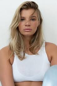 Lindsay Farley's Instagram, Twitter & Facebook