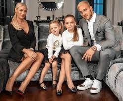 He tied a knot with his beautiful wife sarah lizakowski, who is a model and medical practitioner. Shanghai Port Striker Marko Arnautovic S Bio Age Salary Contract Family Wife Daughters Net Worth