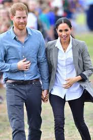 See video of the sweet moment right here. Meghan Markle Wears Serena Williams Collection Blazer And Rare Ponytail With Prince Harry In Dubbo On Day 2 Of Royal Tour