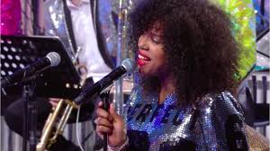 N'oubliez pas les paroles a mis l'émission comporte un orchestre appelé les zikos. N Oubliez Pas Les Paroles Qui Est La Choriste Nathalie Loriot Femme Actuelle Le Mag