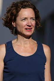 Check spelling or type a new query. Son Epouse Occupe Des Postes A Hautes Responsabilites