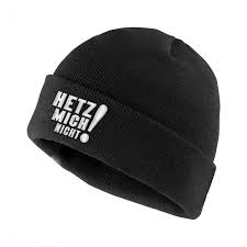 Die dvds beinhalten das bühnenprogramm hetz mich nicht und viele extras, die mit viel liebe zum detail erstellt wurden (sehr schön gestaltetes booklet, aufwendige menüführung (puppen führen durch das menü. Sascha Grammel Hetz Mich Nicht Bestickt Beanie Mutze