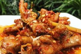 · ceker ayam ½ kg >> ceker dipotong jadi 2 bagian, atas dan bawah. 10 Tips Memasak Ceker Ayam Biar Makin Empuk Dan Gak Amis
