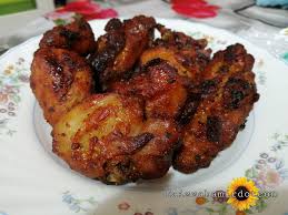 8,10 ketul ayam 6 ulas bawang putih 3 inci halia 1 sudu teh serbuk lada hitam 1 sudu teh serbuk kari 3 sudu makan minyak masak 2 sudu makan serbuk cili(nak pedas boleh lebihkan) 1 sudu teh serbuk paprika 5 sudu makan madu 1 sudu makan kicap Cepat Dan Senangnya Nak Sediakan Ayam Bbq Berempah Mexican Faizzah Amir