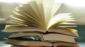 Pon una sonrisa en los labios porque vienen más responsabilidades; Origen Del Dia Del Libro Por Que Se Celebra El 23 De Abril