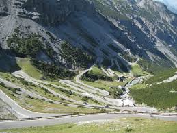 Ski slopes up to 3,000 meters and a vertical drop of 1,800 meters. Stelvio Abfahrt Nach Bormio Bild Stelvio Doppio Plus 124 3 Km 4593 Hm