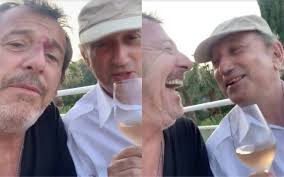 Son père y dirige un supermarché. Michel Drucker Et Jean Luc Reichmann Bien Alcoolises En Corse La Video Qui Amuse Les Internautes