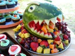 This Is My Take On The Dinosaur Fruit Salad Pin It Turned Out Great And I Got Tons Of Compliments Fete Dinosaures Dinosaure Anniversaire Theme Dinosaure