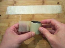 Realiser Des Cercles De Feuille De Brick En Images Le Sot L Y Laisse Feuille De Brick Gateau De Football Feuille