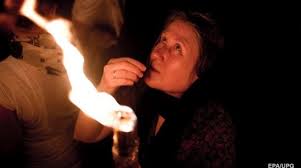 За сходженням благодатного вогню можна спостерігати онлайн. Shodzhennya Blagodatnogo Vognyu V Yerusalimi Projde Bez Palomnikiv Slovo I Dilo