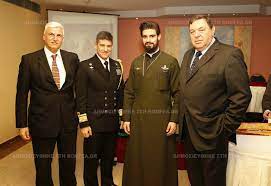 Υπό την ονομασία στρατιωτικός σύνδεσμος φέρεται μυστική οργάνωση στρατιωτικών που έδρασε στην ελλάδα στις αρχές του 20ού αιώνα, με αποκορύφωμα το κίνημα στο γουδί στις 15 αυγούστου 1909, με αιτήματα που αφορούσαν μεταρρυθμίσεις στο στράτευμα, τη διοίκηση. Enas Stratiwtikos Iereas Komanto