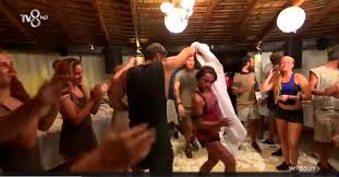 Fiji is the fourteenth season of united states reality show survivor. Ayth Einai H Toyrkala Toy Survivor Poy Erwteythke Ton K Basalo Binteo Pronews