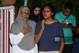 Pasukan mencari dan menyelamat (sar) telah menemui jenazah, pitt hanif yang juga anak kepada pelakon fauziah nawi sebentar tadi, lapor awani. Jenazah Pitt Dibawa Pulang Ke Ibu Negara