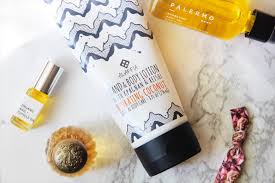 Available in a 1st/2nd trimester (59cm wide x 34 cm high) and 2nd/3rd trimester (62cm wide x 37 cm high) size to ensure you're always covered with care throughout your pregnancy and postpartum. 5 Divine Pregnancy Skin Care Products That Enhance Your Glow From Head To Toe