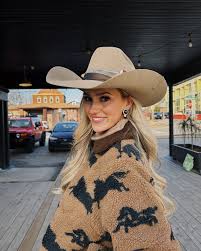 Taylor June Baize (@taybaize) • Instagram photos and videos