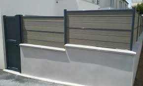 Vous n'aurez plus d'entretien avec ce type de clôture. Pose Cloture Composite Sur Muret Avec Portillon Aluminium Cloture Bois Muret Pose Cloture
