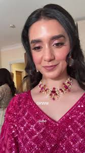 obsessed with this whole look by the very talented @Sian Makeup Artist she  also did my wedding makeup a few years ago and there’s no one else I would  rather trust to do my makeup 💕 #desiwedding #grwm ...