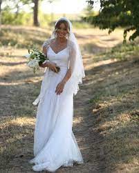 Jul 27, 2015 · o porti o singura data in viata, o alegi cu o grija deosebita si sunt sigura ca nu o vei uita niciodata! Laura Cosoi Rochie De Mireasa Unica Ro