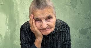 Lynn Hettick's Instagram, Twitter & Facebook