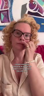 guys im kidding pls this is taken out of context she was just talking abt  dogs #elphabaoriondoherty #chelsealeeart #cla #tiktoklive #foryoupage #uk  #roots #famous #foryoupage #foryou