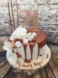 R o s e g o l d ivory, black, and rose gold styling on last night's cake. Rose Gold And White 21st Themed Birthday Cake 21st Birthday Cakes Cute Birthday Cakes Themed Birthday Cakes