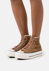 Einige jahre später wurde basketball in amerika sehr populär und das unternehmen sah die möglichkeit. Converse Chuck Taylor All Star Lift Sneaker High Clove Brown Egret Black Braun Zalando De