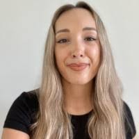 Emilie Slater's Instagram, Twitter & Facebook