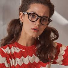 𝙋𝙧𝙤𝙙𝙪𝙘𝙩. 𝙇𝘼𝘾𝙔 𝙗𝙡𝙖𝙘𝙠 겨울이 다가오면서 검정 뿔테를 많이 찾고 계십니다😀 LACY black은  적당한 48 사이즈를 갖고 있고 요즘 여성분들도 많이 찾으시는 아넬형 안경입니다. 검정 뿔테로 꾸준히 사랑받는 ANDY black,  BRANDON black과 비교하시면