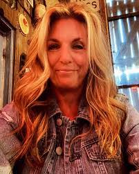 Tammy Cox's Instagram, Twitter & Facebook