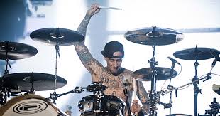 Barker is sponsored by zildjian and orange county drum & percussion. Travis Barker Die Lustigsten Momente Des Blink 182 Drummers Rock Antenne