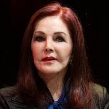 Julie Hawes's Instagram, Twitter & Facebook