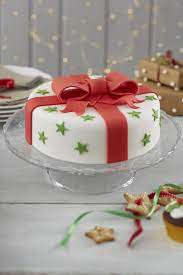 I was thinking about doing this as little christmas. 20 Classy Christmas Cakes Beautiful Life And Home