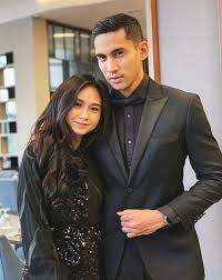 Until is disguised as a pay man in mr. Slot Lestary Tuan Danial